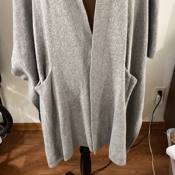 Aritzia Golden by TNA Roohan grey alpaca wool blend sweater poncho size XXS / XS - Picture 6 of 12